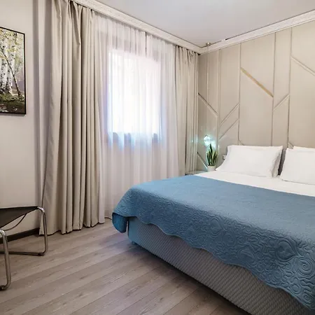 Florissa - By Myhomeincomo アパート *