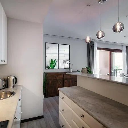 Florissa - By Myhomeincomo Lägenhet *